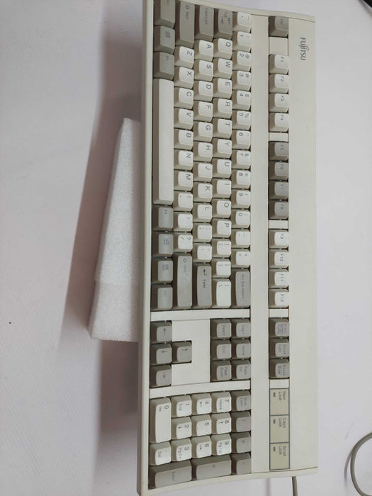 Vintage Fujitsu Keyboard PN: N860-8725-T501 Model: FKB8725-501