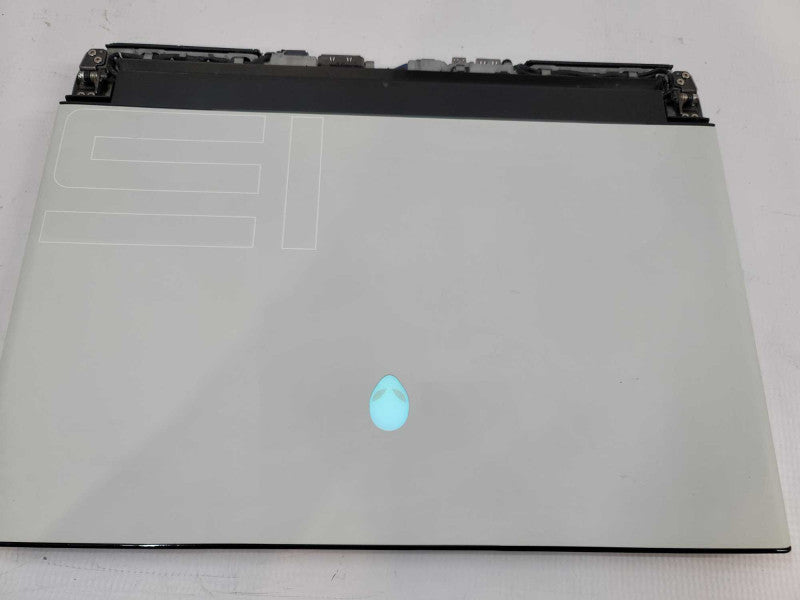 Alienware M15 R2 i7-9750H, 16GB DDR4, 4GB RTX 2070, 512GB m.2 **BROKEN CASE Î²