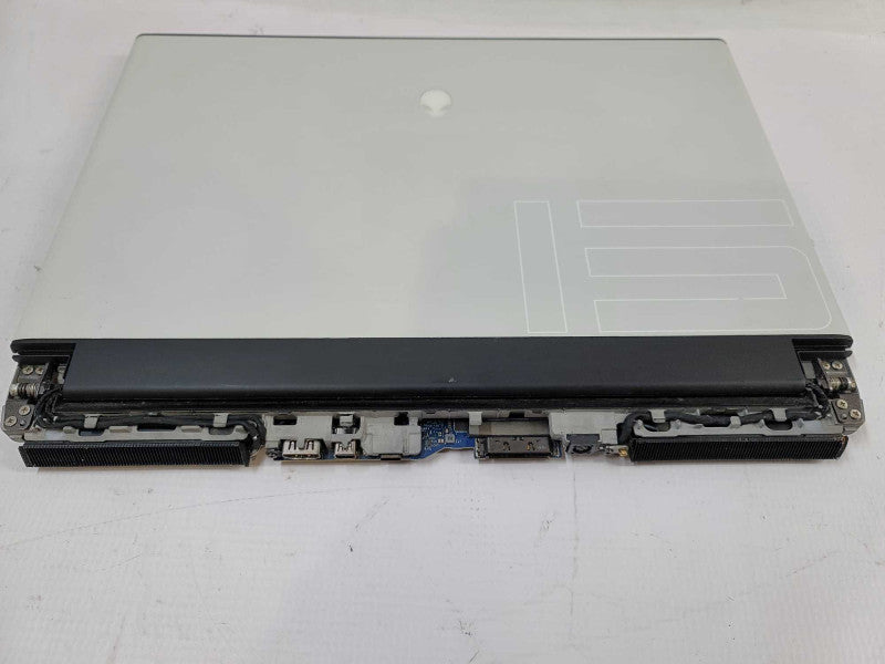 Alienware M15 R2 i7-9750H, 16GB DDR4, 4GB RTX 2070, 512GB m.2 **BROKEN CASE Î²