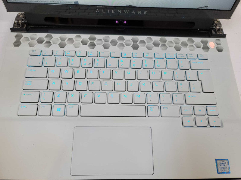 Alienware M15 R2 i7-9750H, 16GB DDR4, 4GB RTX 2070, 512GB m.2 **BROKEN CASE Î²