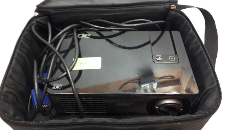 Acer X1160 Projector Model DSV0705 with carrying case &