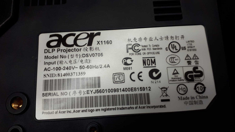 Acer X1160 Projector Model DSV0705 with carrying case &