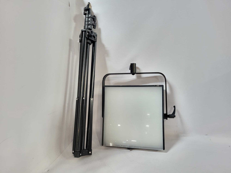 DCN DSL16LE-345 Studio light with stands $