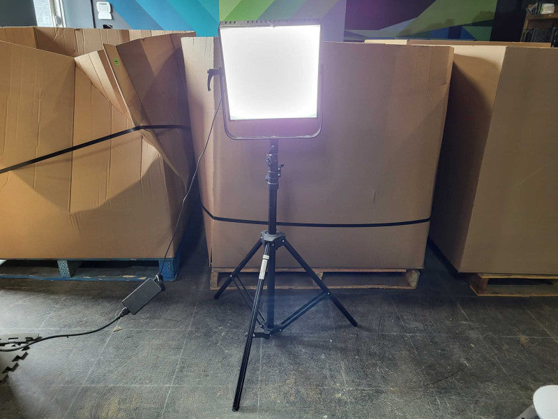 DCN DSL16LE-345 Studio light with stands $