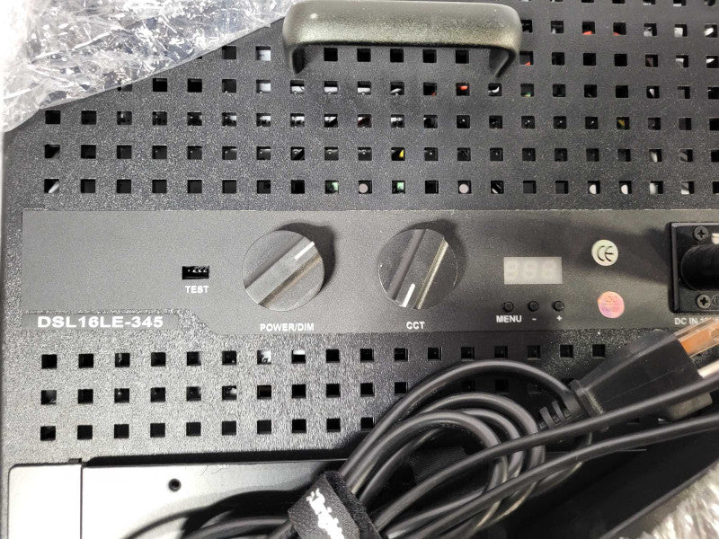 DCN DSL16LE-345 Studio light with stands $