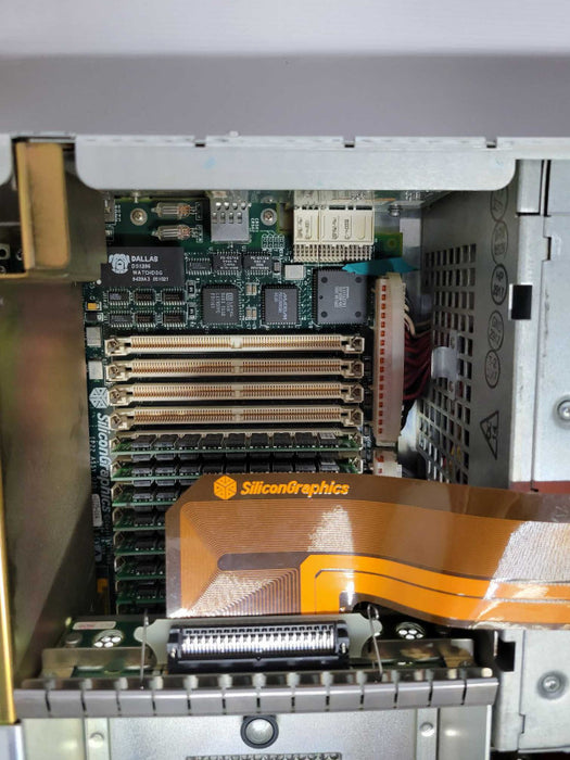Silicon Graphics CMNB007Y00 SGI Indigo 2 xl Computer - case damage