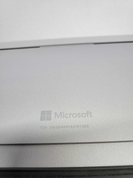Microsoft Surface Pro 4 - Core i5-6300U | 8GB RAM | 256GB SSD (READ)