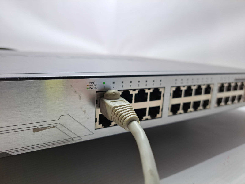 D-Link DGS-3100-24P Managed 24-Port PoE Gigabit Switch + Rackmount )