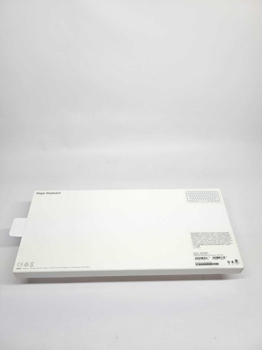 Apple Magic Keyboard A2450 Q