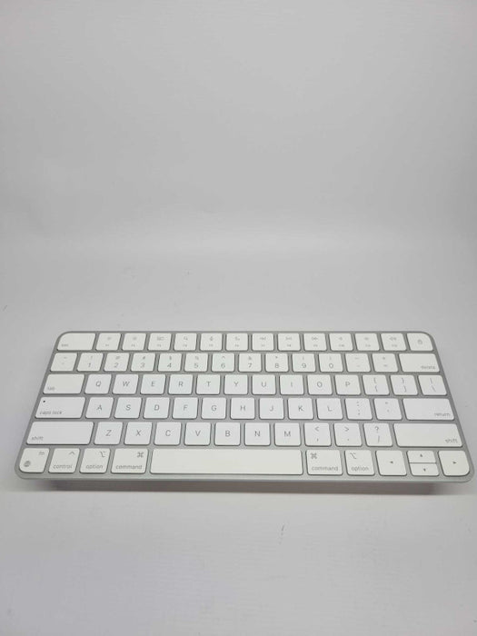 Apple Magic Keyboard A2450 Q