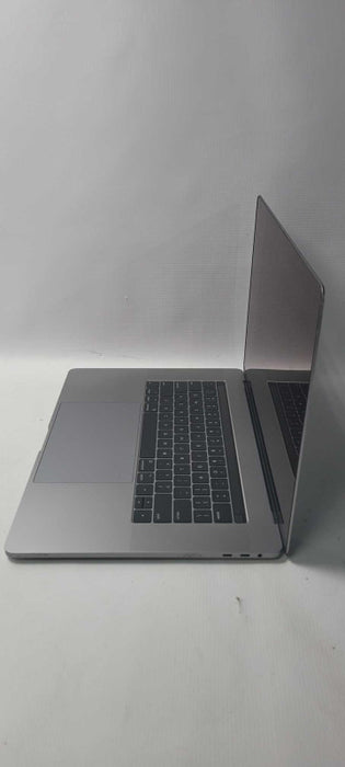 MacBook Pro 2016 15.4\\" i7-6820HQ, 16GB DDR3, 500GB HDD