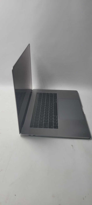 MacBook Pro 2016 15.4\\" i7-6820HQ, 16GB DDR3, 500GB HDD