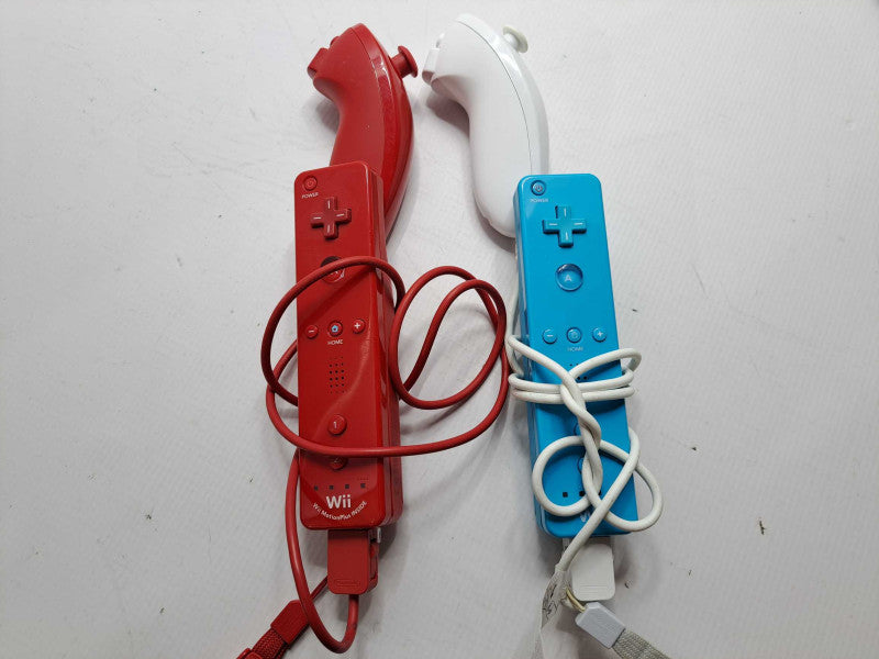 Nintendo Wii (RVL-001) Red Console Bundle 2 Controllers AV Cable + 5x Games )