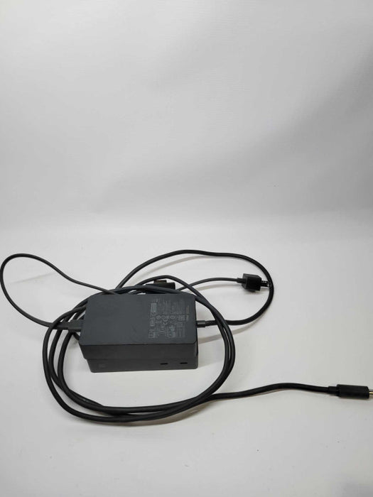 Microsoft Surface Dock 2 USB-C + 199W power Adapter Q