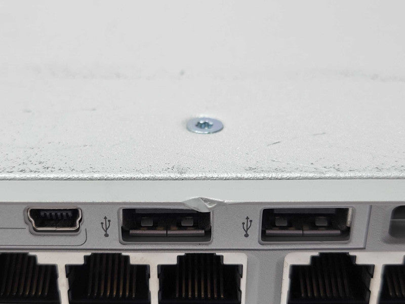 Cisco C9200-48P-E 48 port Gigabit PoE+ network switch, Network Essentials Q_