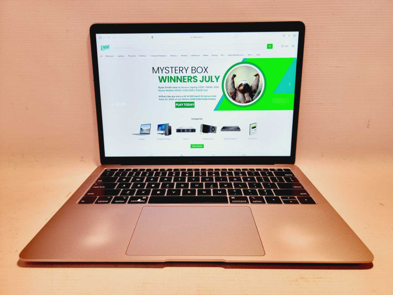 Apple Macbook Air 2018 13\\" Core i5-8210Y @ 1.6GHz 16GB DDR3 250GB SSD (