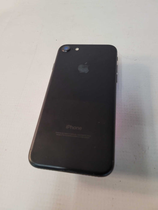 Apple iPhone 7 32GB (A1778) Q