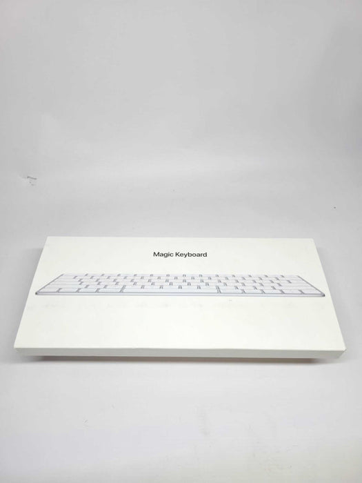 Apple Magic Keyboard 1644\t Q