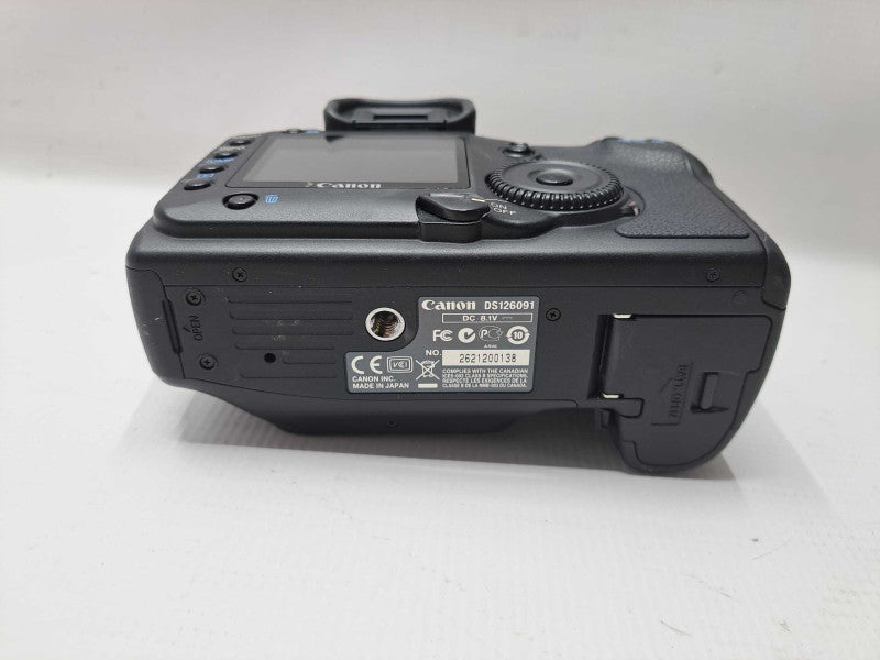 Canon EOS 5D DS126091 Digital Camera No Lens/Cap  *AS IS** )