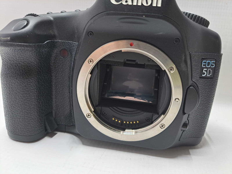 Canon EOS 5D DS126091 Digital Camera No Lens/Cap  *AS IS** )