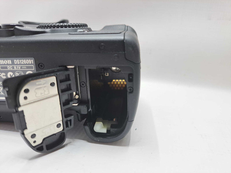 Canon EOS 5D DS126091 Digital Camera No Lens/Cap  *AS IS** )