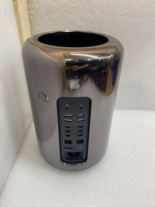 Apple Mac Pro Late 2013 Unknown Specifications; For Parts; READ!