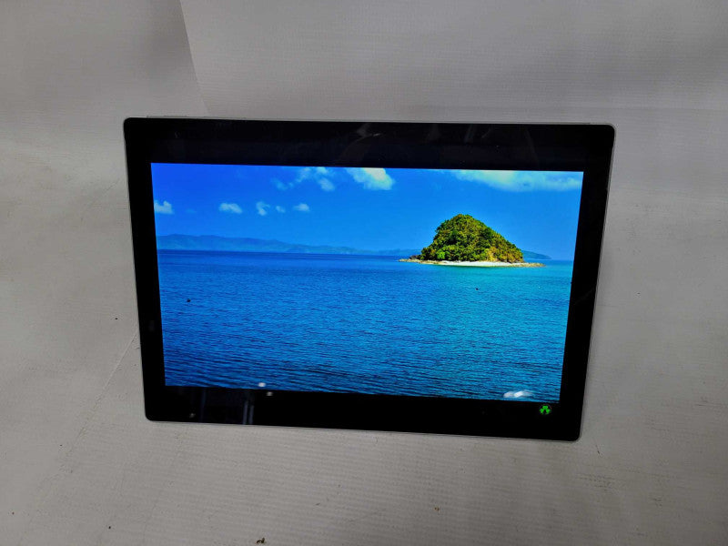 Microsoft Surface Pro 6 (1796) - i5-8250U, 8GB RAM, 256GB SSD - READ