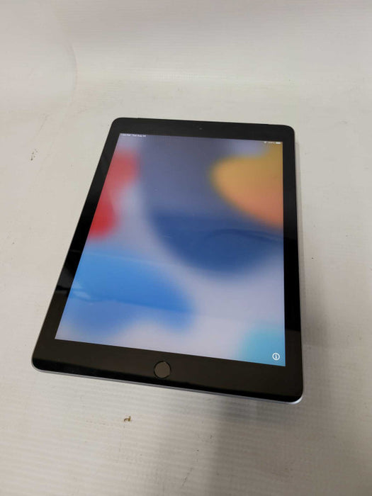 Apple iPad 6th Gen (A1954) - READ