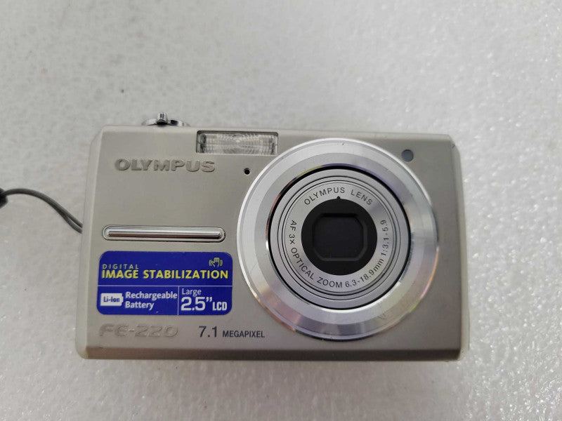 Olympus FE-220 7.1 MP Digital Camera Silver + Battery !