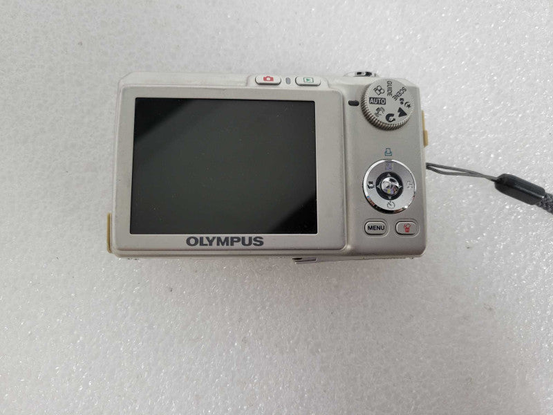 Olympus FE-220 7.1 MP Digital Camera Silver + Battery !