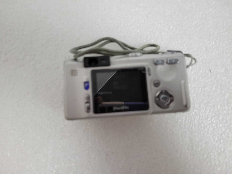 Fujifilm FinePix F700 Super CCD 6.2 MP Compact Camera - Silver + BATTERY !