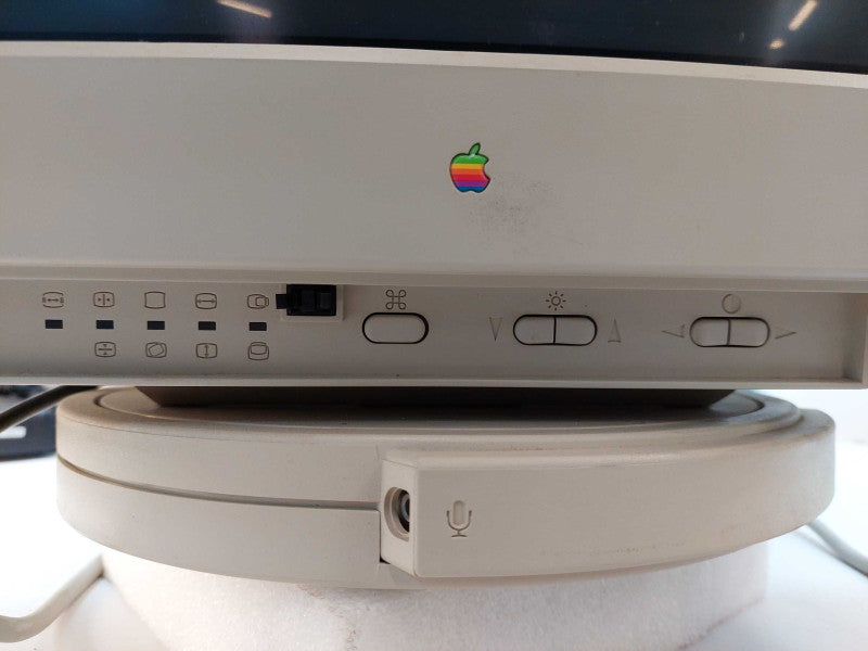 Apple CRT Monitor Apple Multiple Scan 17 Display Family# M2494 Made in Japan