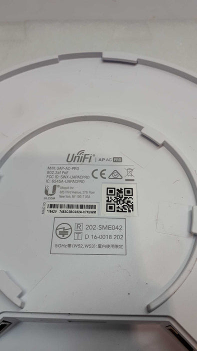 Ubiquiti Networks UAP-AC-PRO 1300Mbps Wireless Access Point &