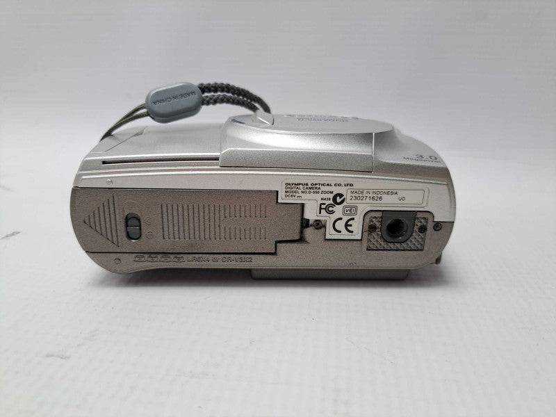 Olympus CAMEDIA D-550 Zoom 3.0MP Digital Camera Vintage *READ*
