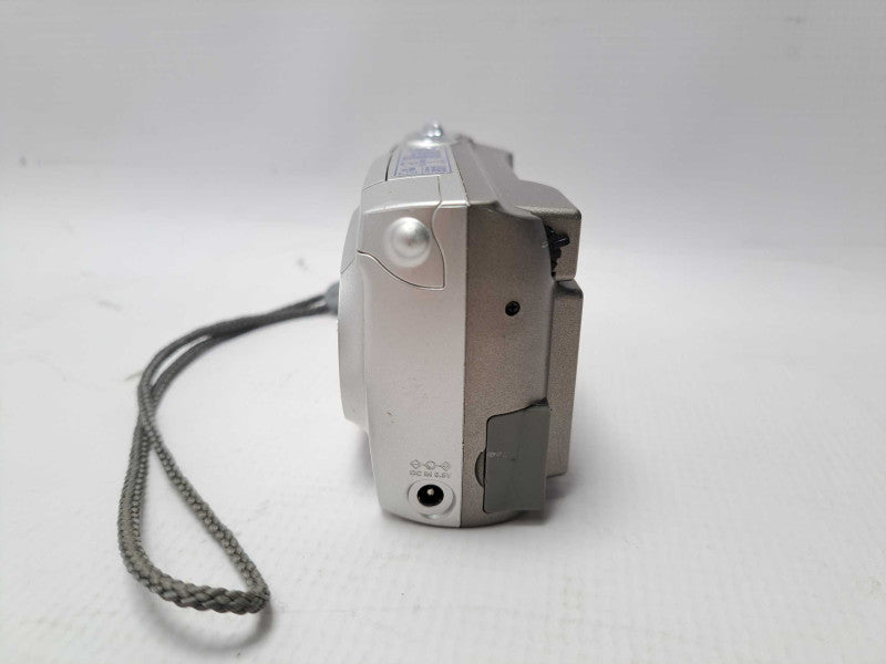 Olympus CAMEDIA D-550 Zoom 3.0MP Digital Camera Vintage *READ*