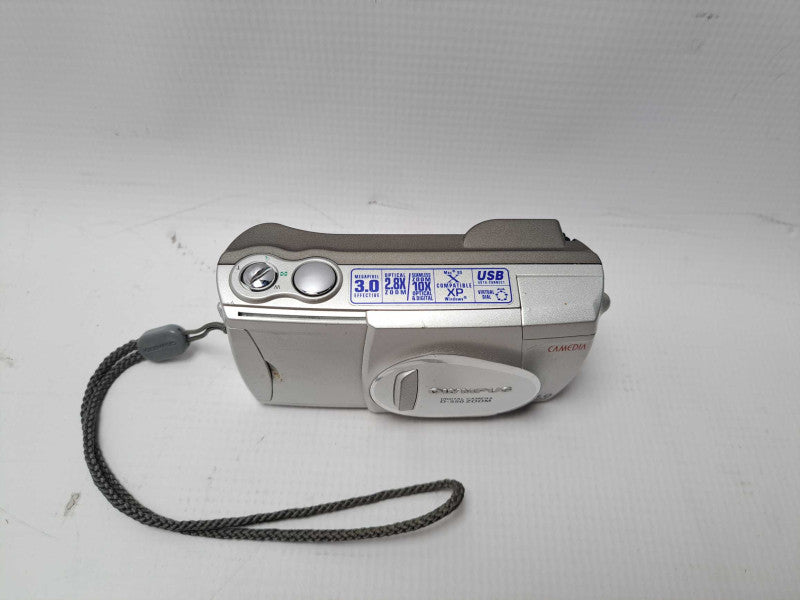 Olympus CAMEDIA D-550 Zoom 3.0MP Digital Camera Vintage *READ*