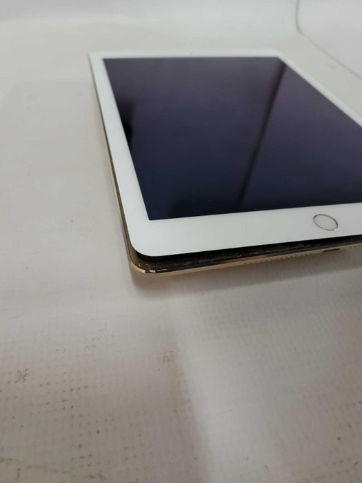 Apple iPad Air 2 32GB (A1566) - READ Q