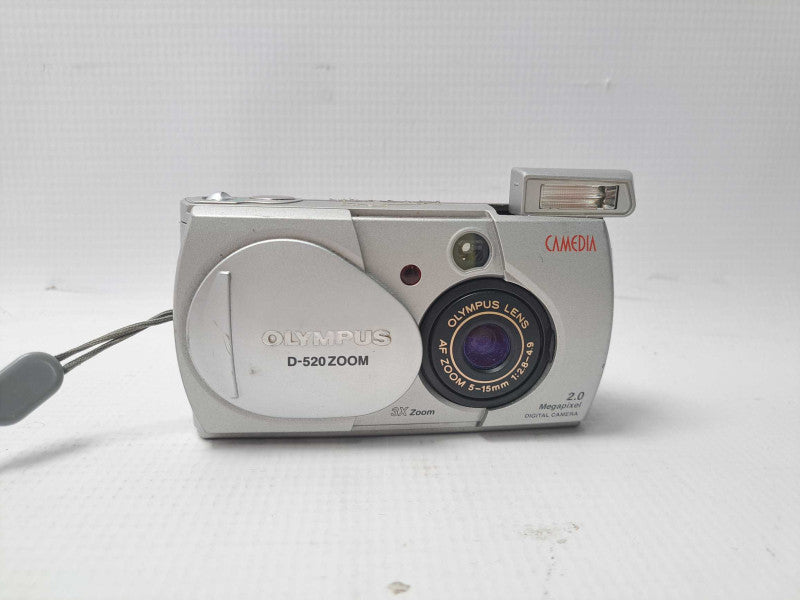 Olympus Camedia D-520 Zoom Digital Camera 2.0 MP