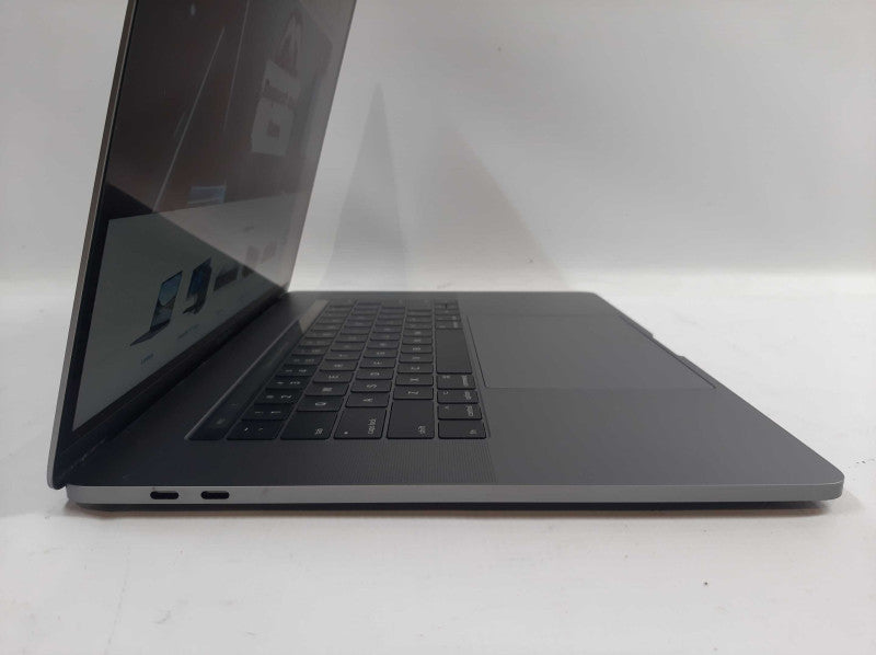 Apple Macbook Pro 2017 15\\" Core i7-7820HQ @ 2.9GHz 16GB DDR3 500GB SSD