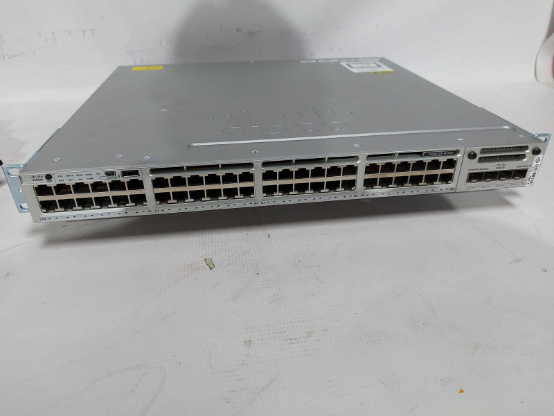 Cisco Catalyst 3850 48 PoE+ WS-C3850-48P-S C07 - gigabit module - fact reset Q#