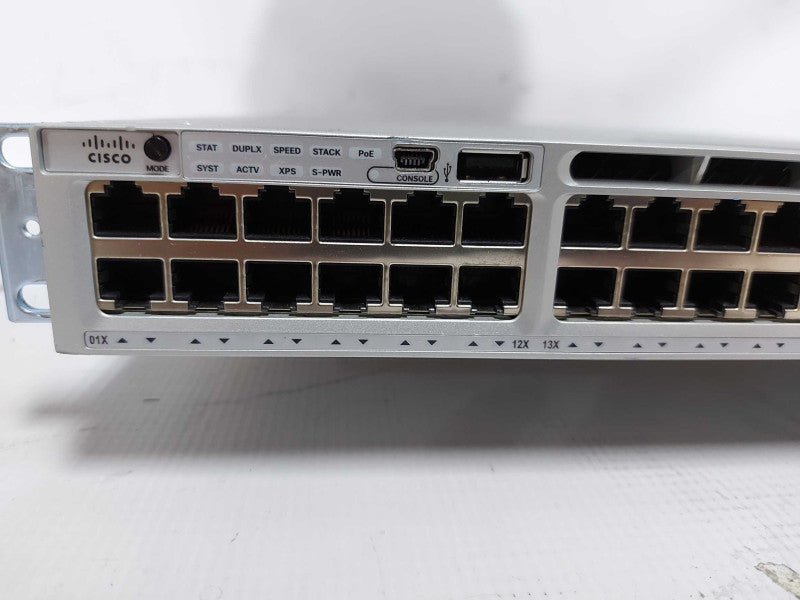 Cisco Catalyst 3850 48 PoE+ WS-C3850-48P-S C07 - gigabit module - fact reset Q#