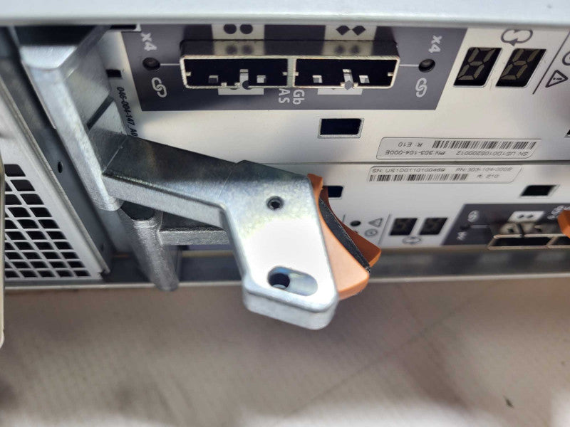 EMC SAE 2.5\\'\\' Server Hard Drive Disk Array Expansion 303-104-000E READ $
