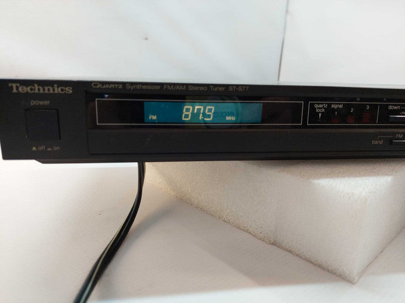 Technics Quartz Synthesizer FM/AM Stereo Tuner ST-S77 Model: ST-S77