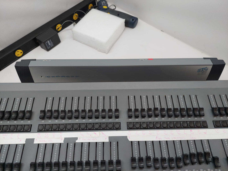 Express ETC 48/96 Yorkhouse.ca 11236 Lighting Console PN: 4110A1004