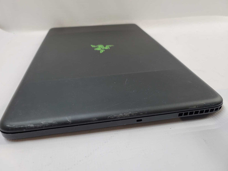 Rzaer Blade Pro 17.3\\" i7-4700HQ, 8GB DDR4, 2GB GTX 765M, 256GB m.2 *NO BATTER Î²
