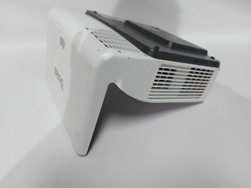 BENQ MW843UST PROJECTOR ULTRA SHORT THROW 3000 LUMENS HD HDMI 2370 hrs #