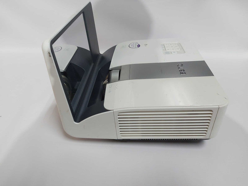 BENQ MW851UST HDMI PROJECTOR ULTRA SHORT THROW 2904 hours #