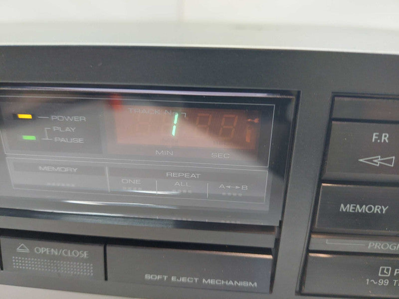 ONKYO Compact Disc Player Model: DX-120 made in 1986