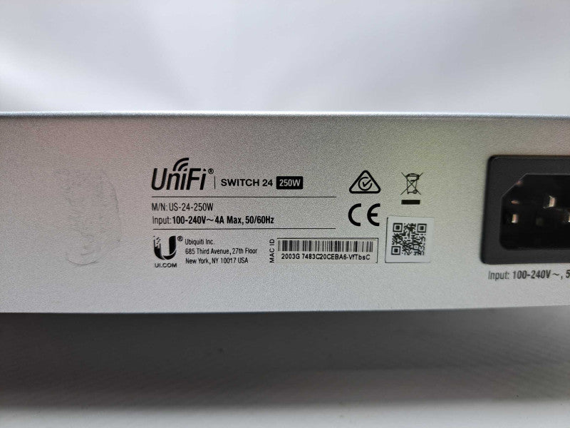 Ubiquiti UniFi US-24-250W 24-Port Managed Gigabit PoE+ Switch )