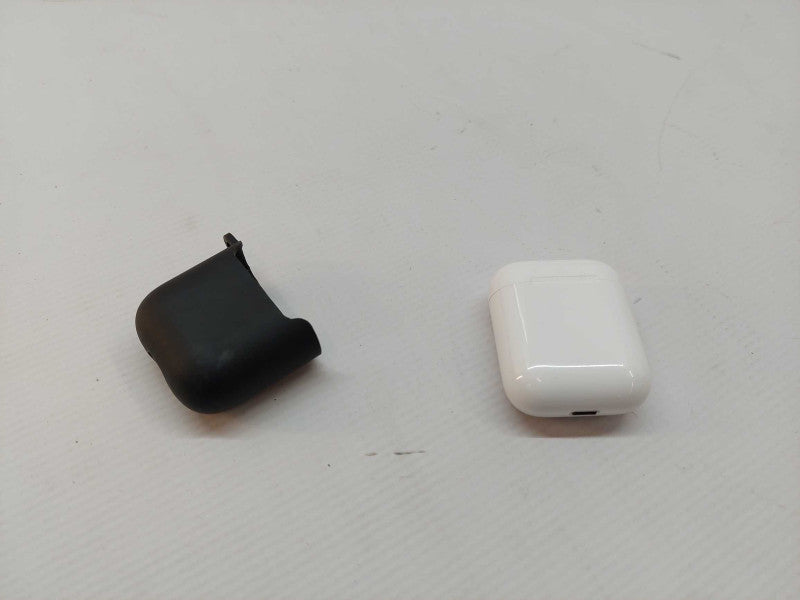 Apple Air Buds Model: A1602 with Case